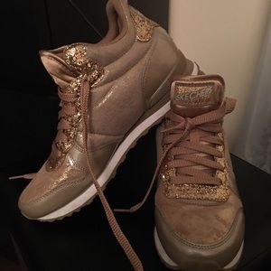 Sketchers Sneakers Comfortable Nude with gold